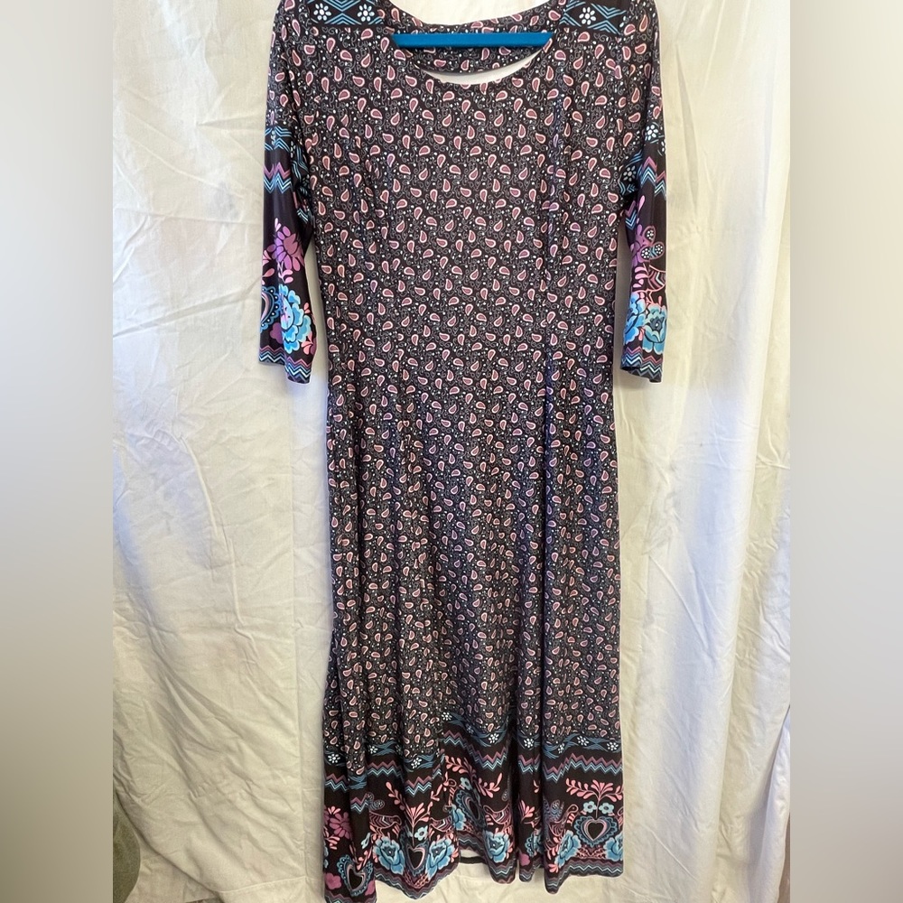 Patterned Reborn dress with pockets, women’s size large.